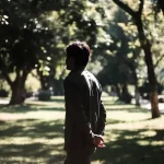 Why People Walk with Hands Behind Their Back: The Psychology of This Simple Habit